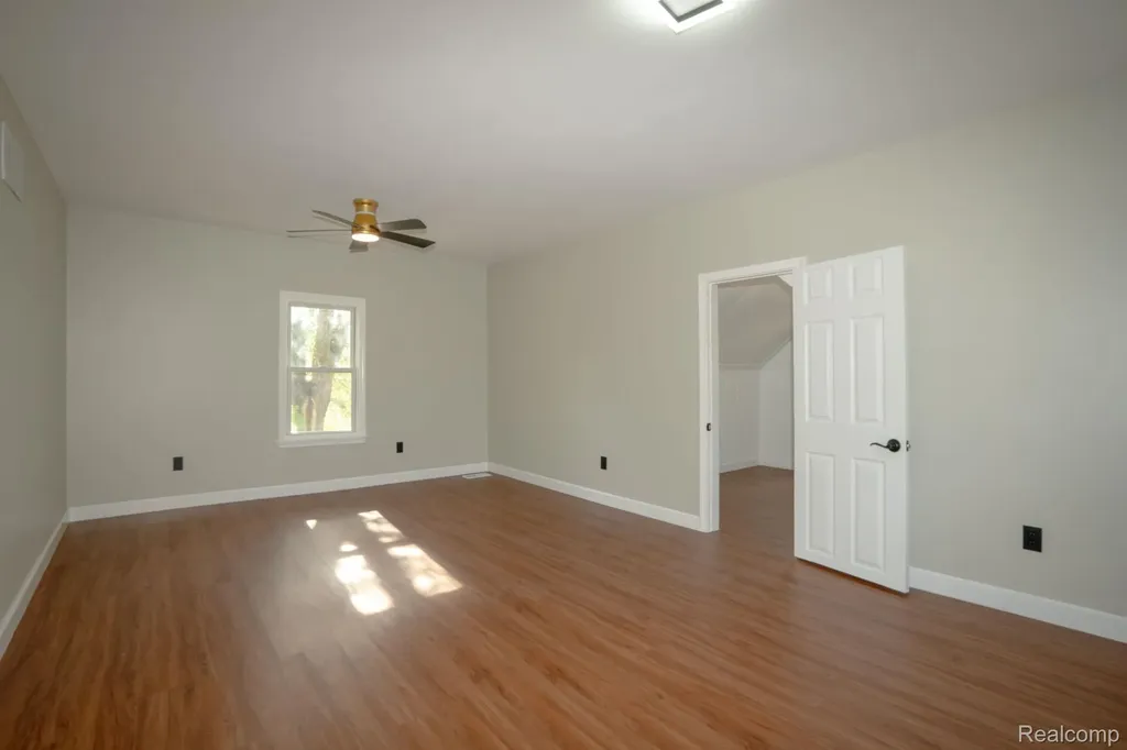 8726 Ford Avenue Warren City MI 48089