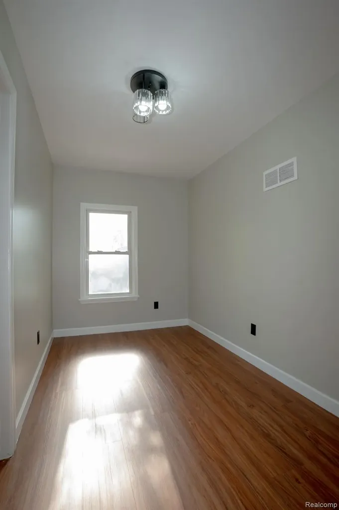 8726 Ford Avenue Warren City MI 48089