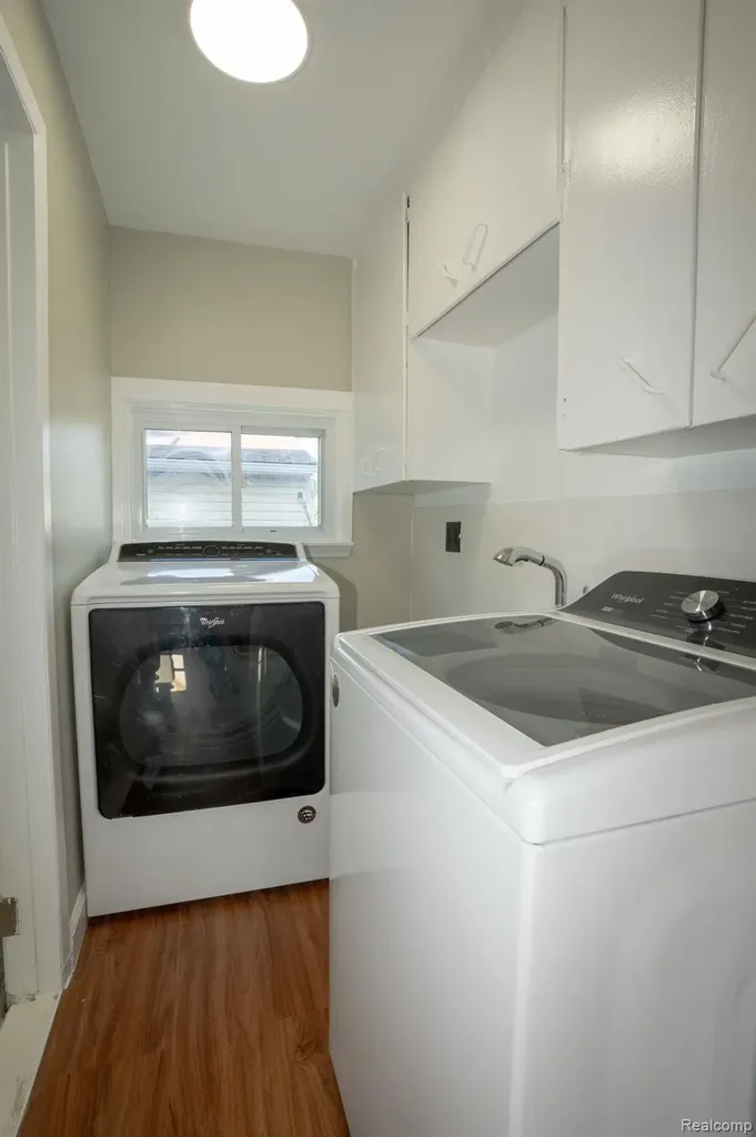 8726 Ford Avenue Warren City MI 48089