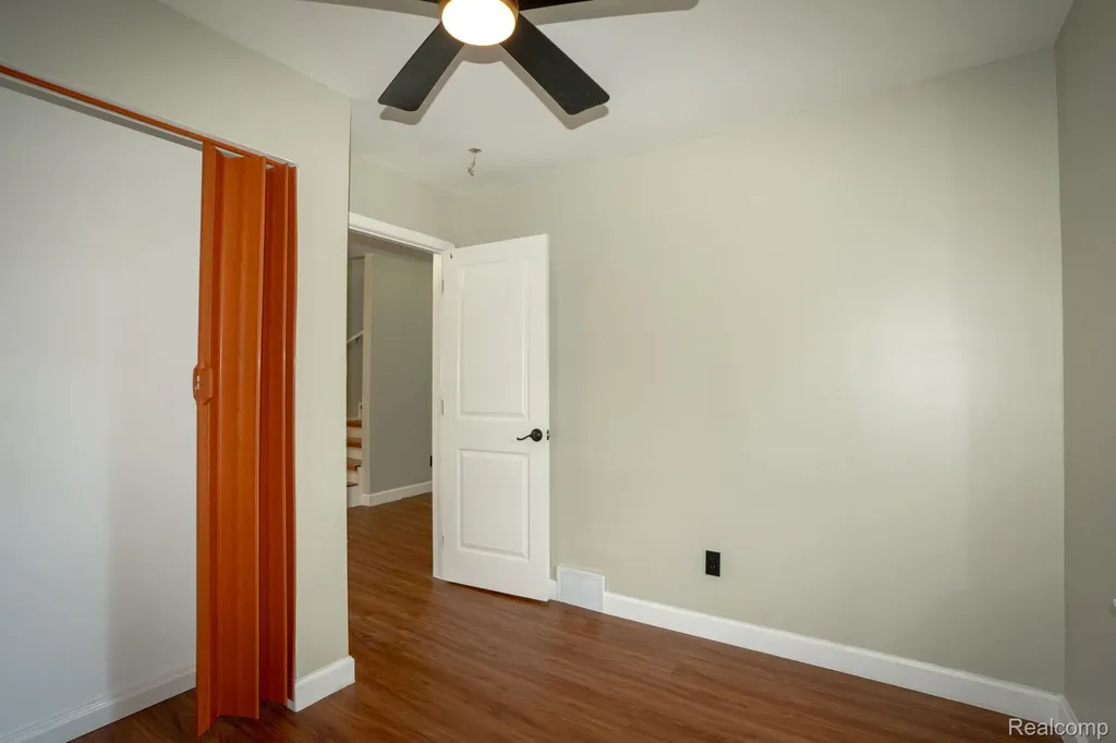 8726 Ford Avenue Warren City MI 48089