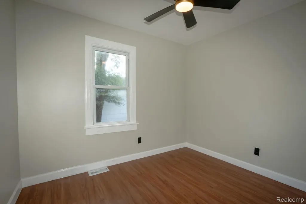 8726 Ford Avenue Warren City MI 48089