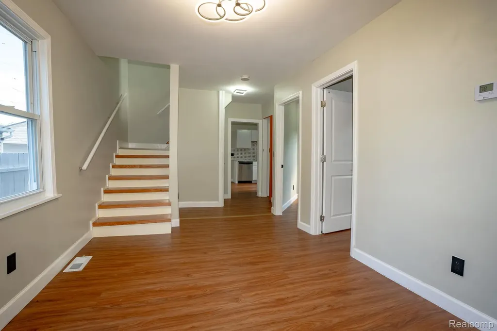 8726 Ford Avenue Warren City MI 48089
