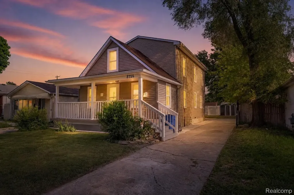 8726 Ford Avenue Warren City MI 48089