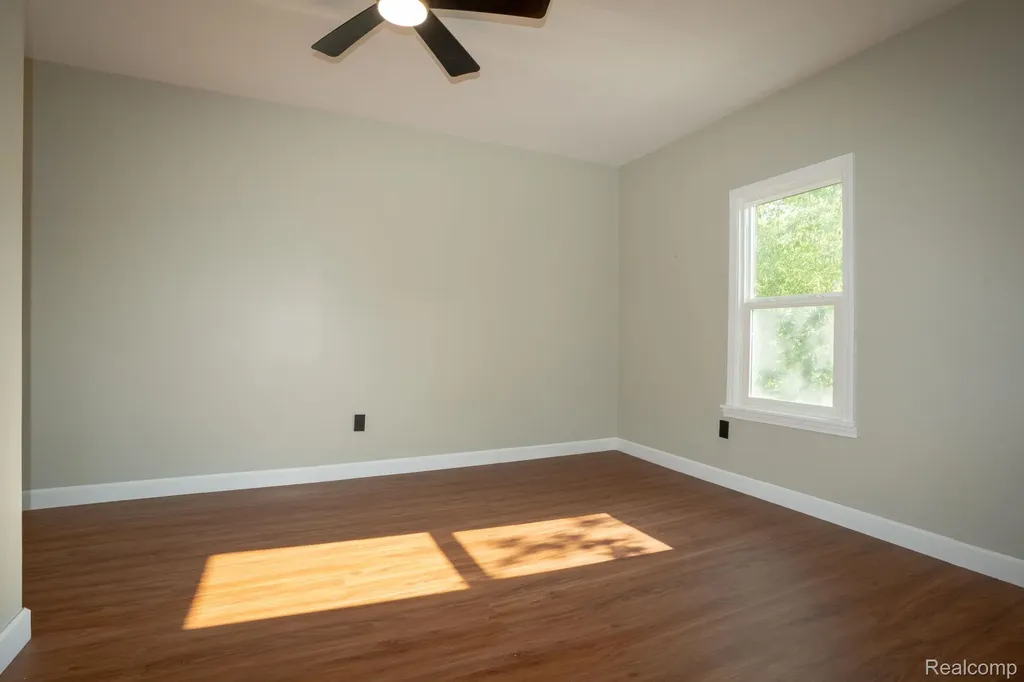 8726 Ford Avenue Warren City MI 48089