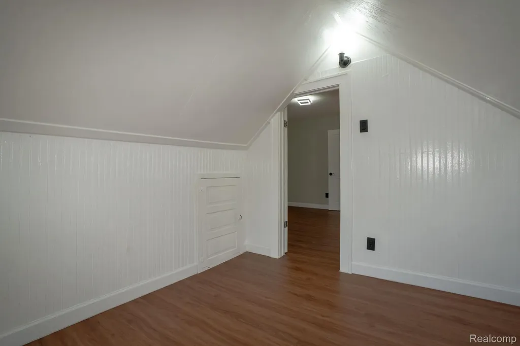 8726 Ford Avenue Warren City MI 48089