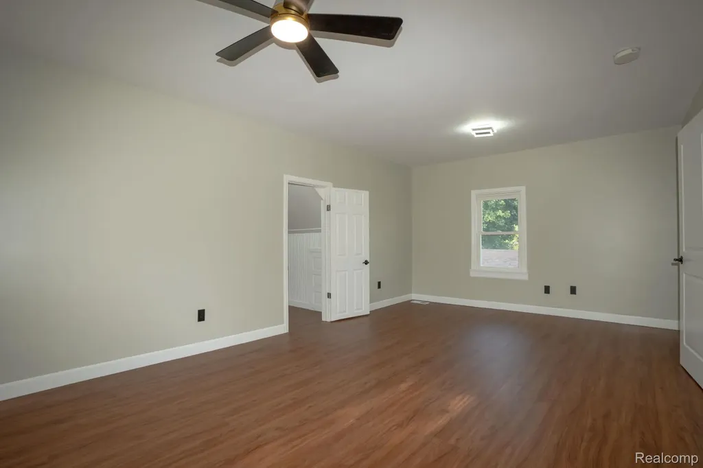 8726 Ford Avenue Warren City MI 48089