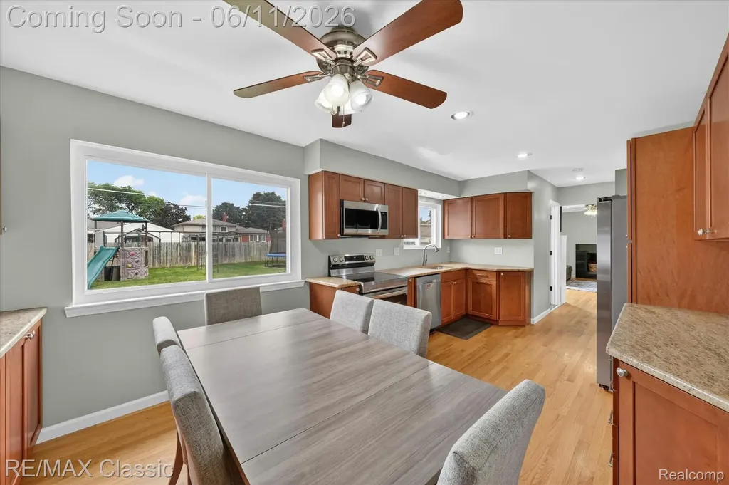 32448 Washington Street Livonia City MI 48150
