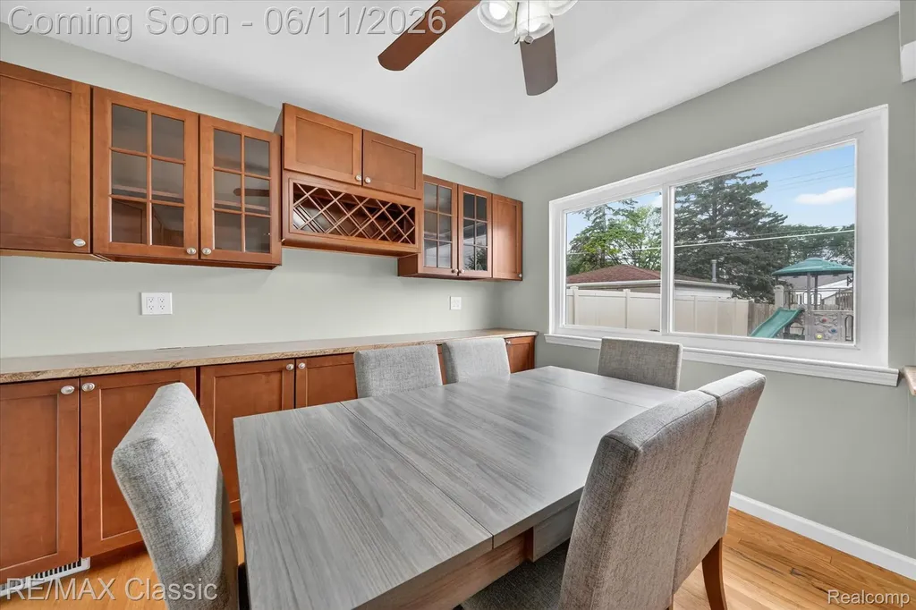 32448 Washington Street Livonia City MI 48150