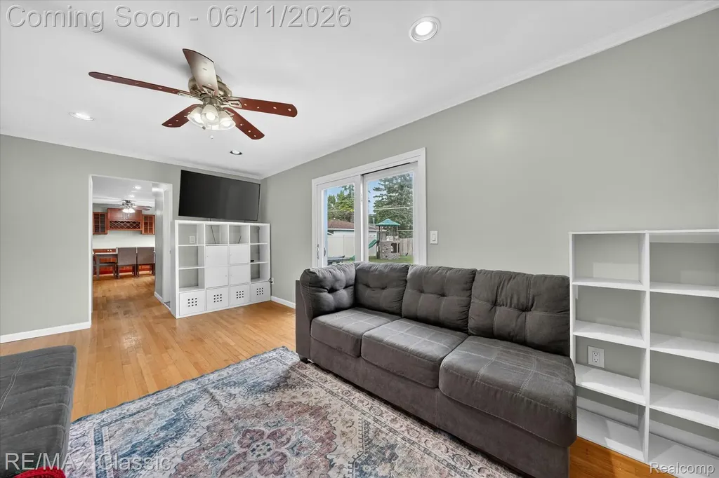 32448 Washington Street Livonia City MI 48150