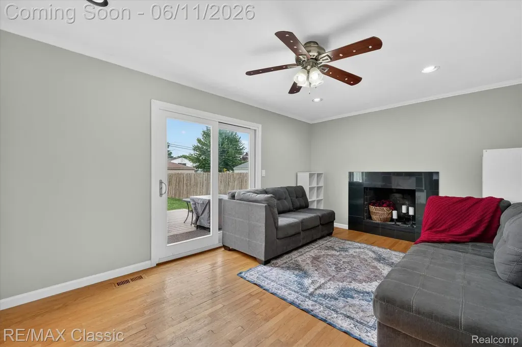32448 Washington Street Livonia City MI 48150
