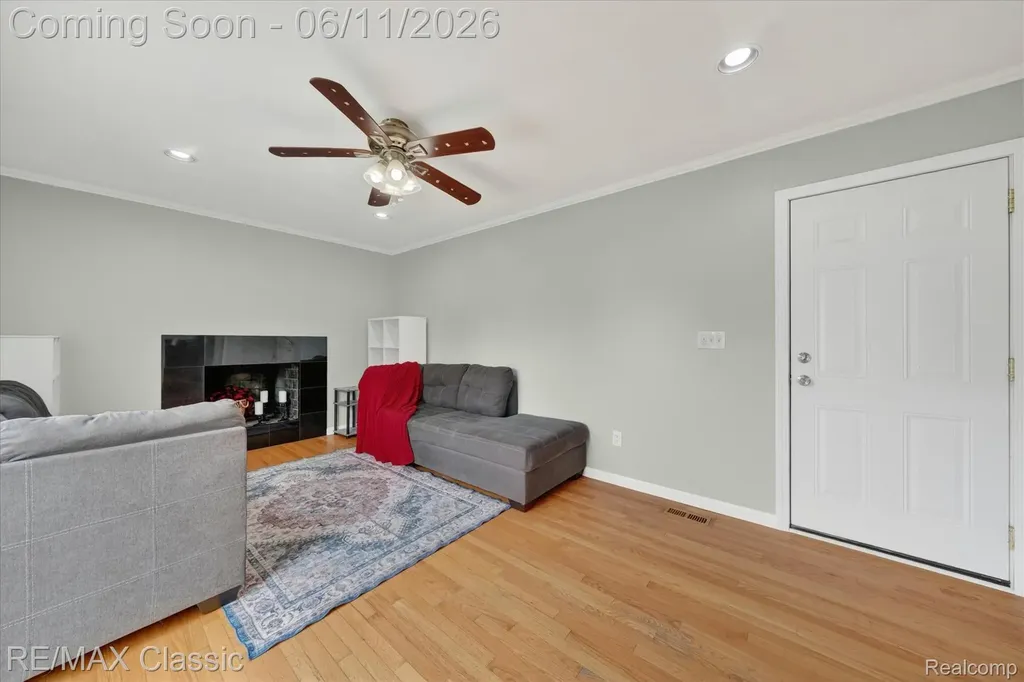 32448 Washington Street Livonia City MI 48150