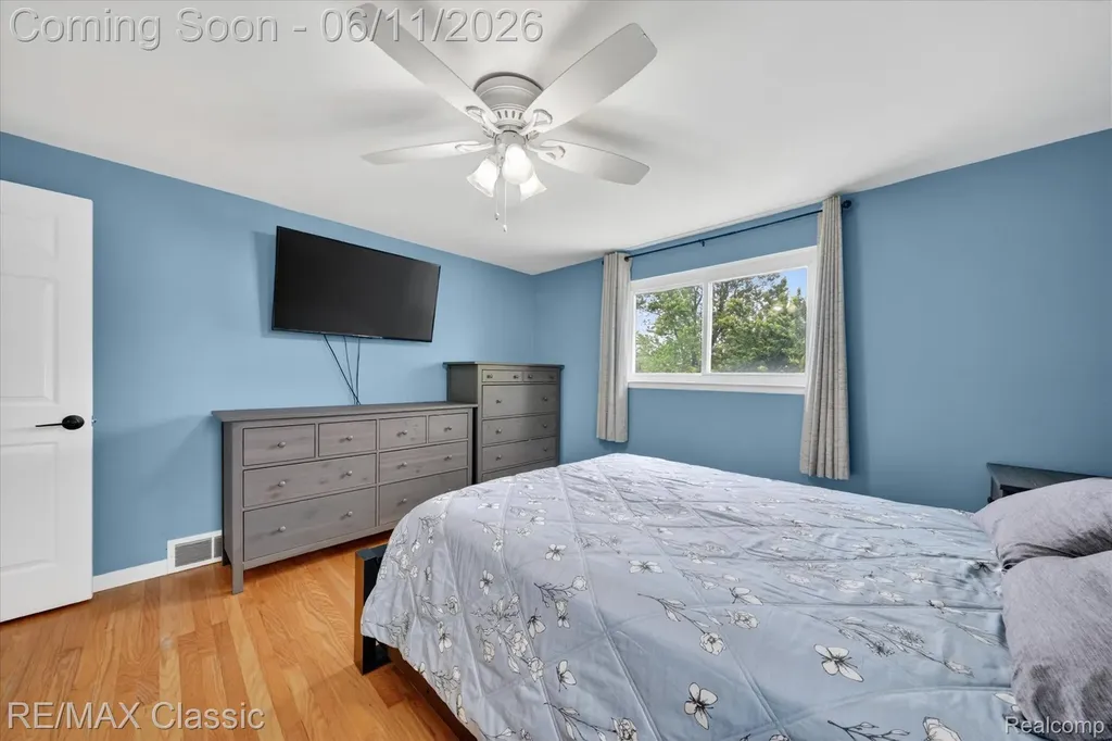 32448 Washington Street Livonia City MI 48150