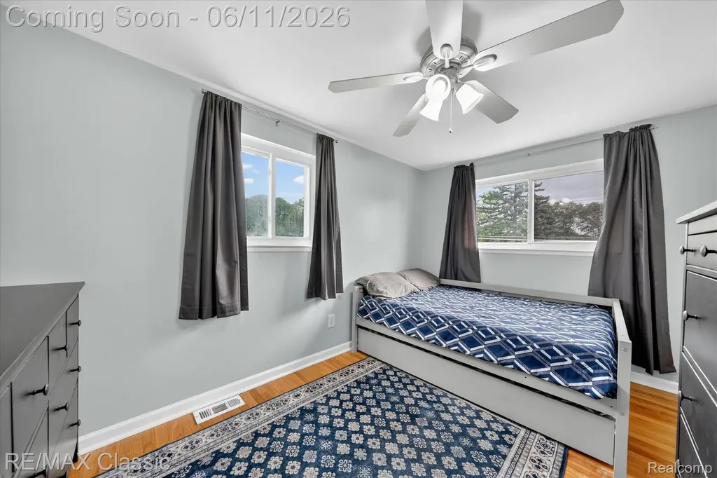 32448 Washington Street Livonia City MI 48150
