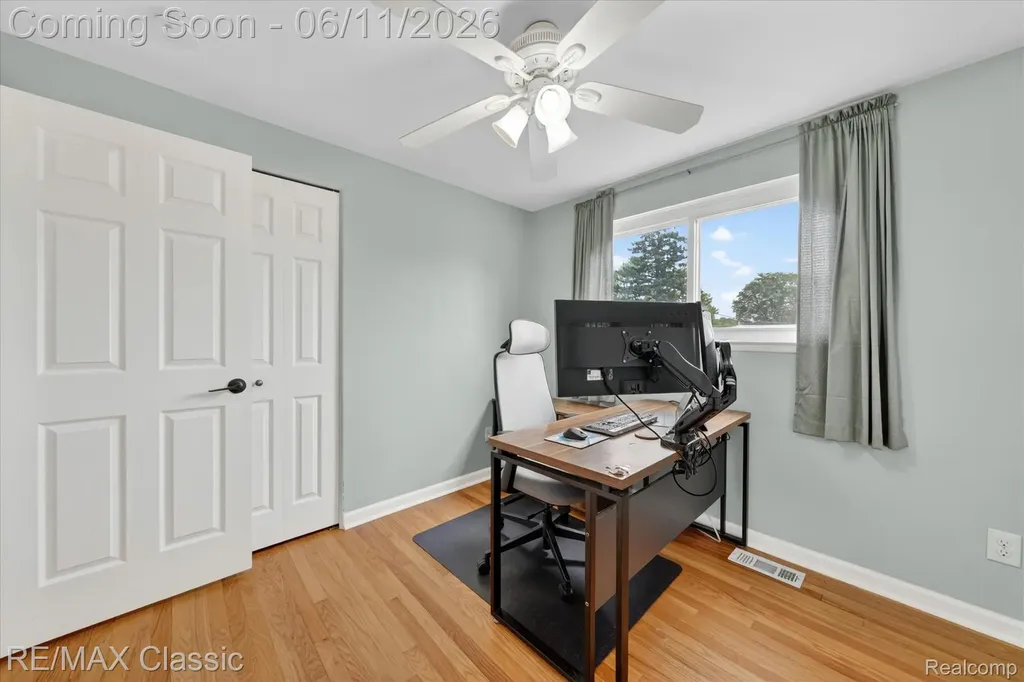 32448 Washington Street Livonia City MI 48150