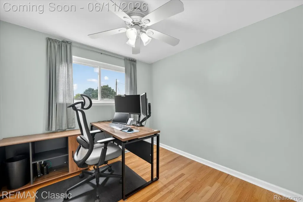 32448 Washington Street Livonia City MI 48150