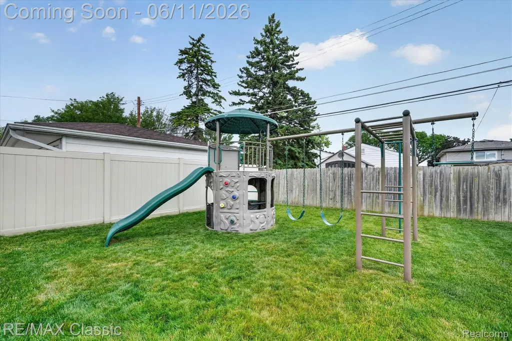 32448 Washington Street Livonia City MI 48150