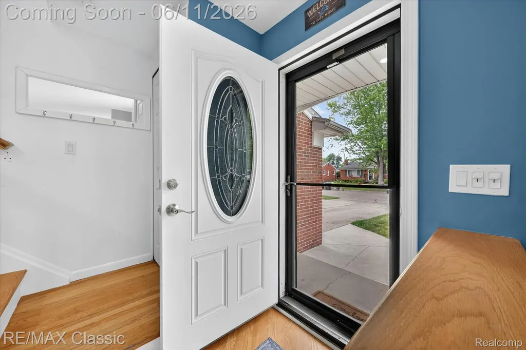 32448 Washington Street Livonia City MI 48150