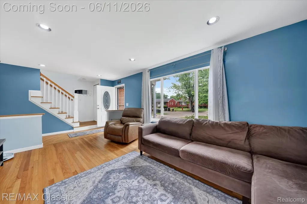 32448 Washington Street Livonia City MI 48150