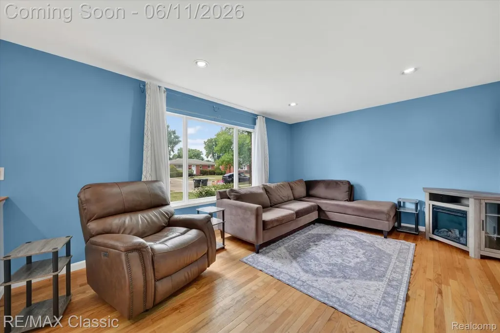 32448 Washington Street Livonia City MI 48150