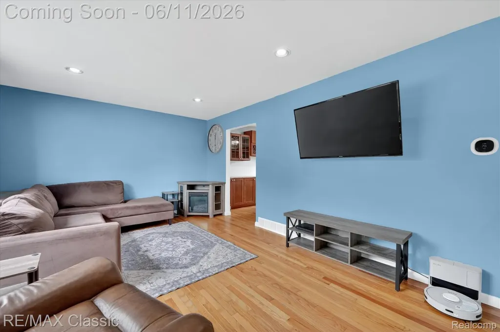 32448 Washington Street Livonia City MI 48150