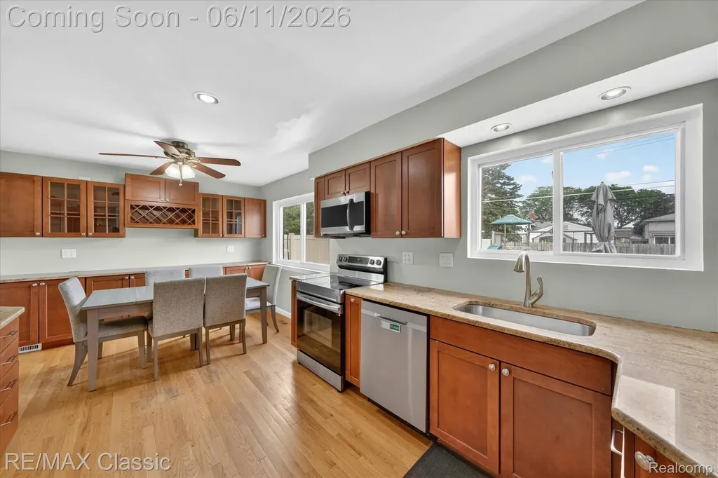 32448 Washington Street Livonia City MI 48150