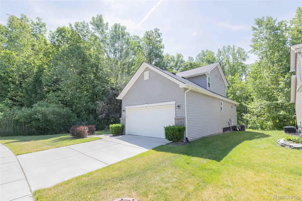 37467 S Dianne Lane Huron Charter Township MI 48164