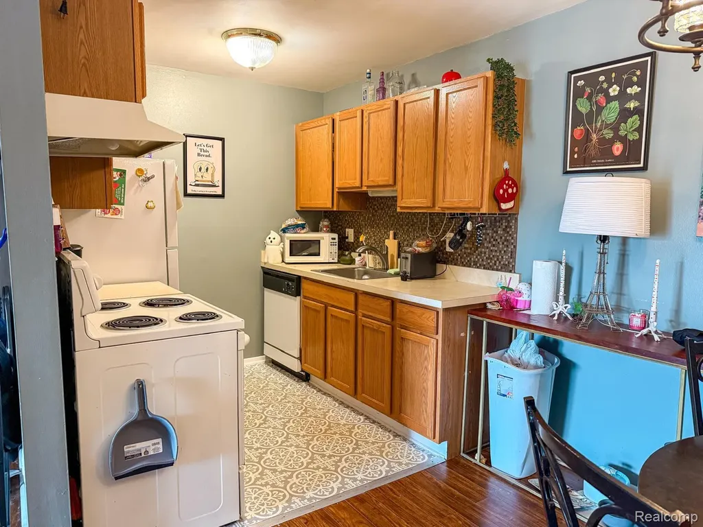 10077 Allen Pointe Drive Allen Park City MI 48101