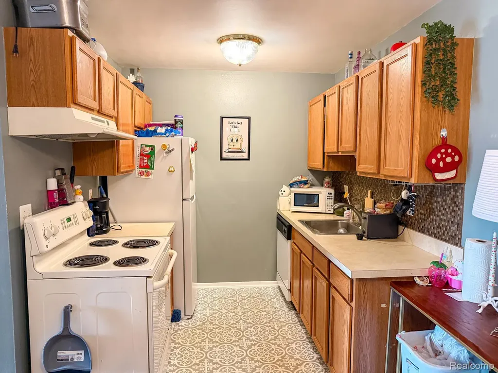 10077 Allen Pointe Drive Allen Park City MI 48101