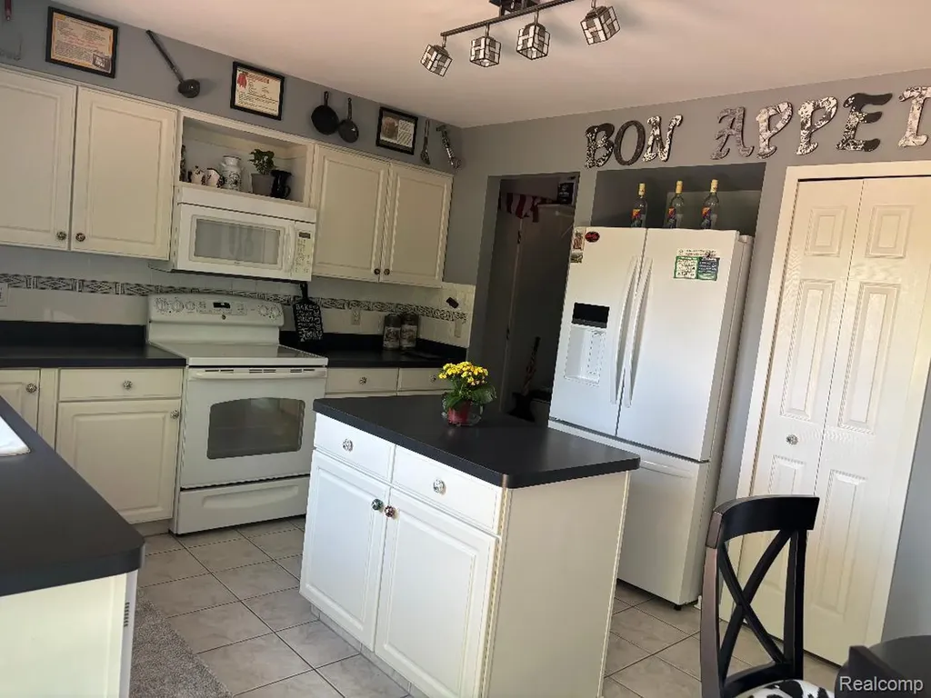 2136 Millstream Drive Wixom City MI 48393