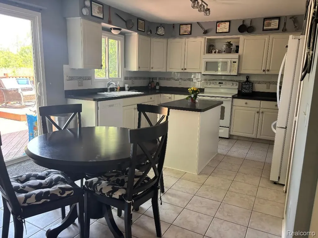 2136 Millstream Drive Wixom City MI 48393