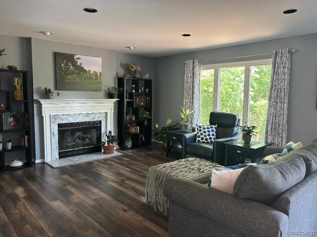 2136 Millstream Drive Wixom City MI 48393