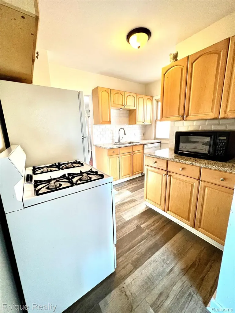 23231 Park Street Dearborn City MI 48124