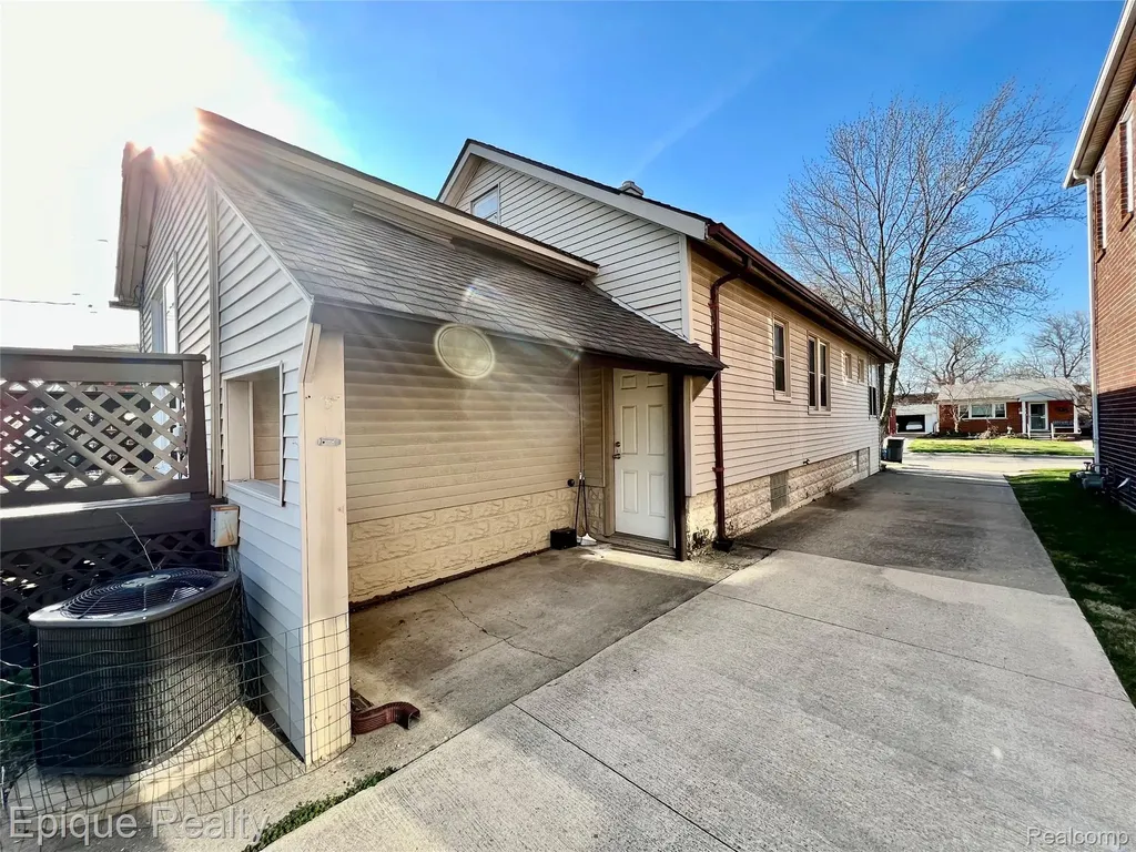 23231 Park Street Dearborn City MI 48124