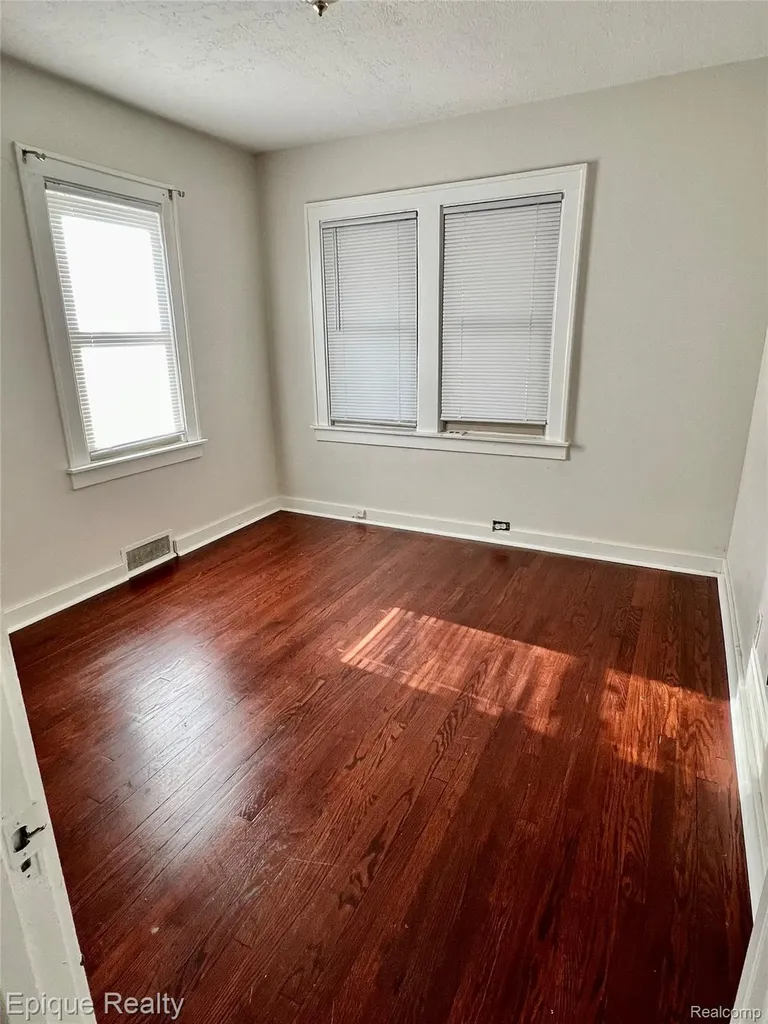 23231 Park Street Dearborn City MI 48124