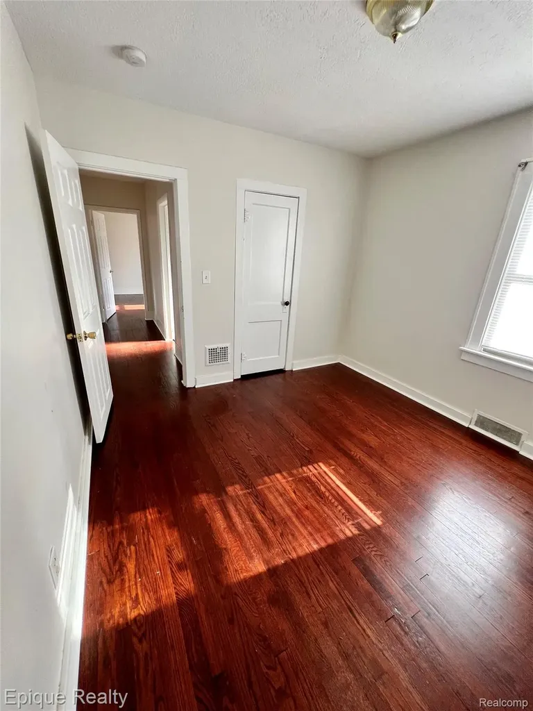 23231 Park Street Dearborn City MI 48124