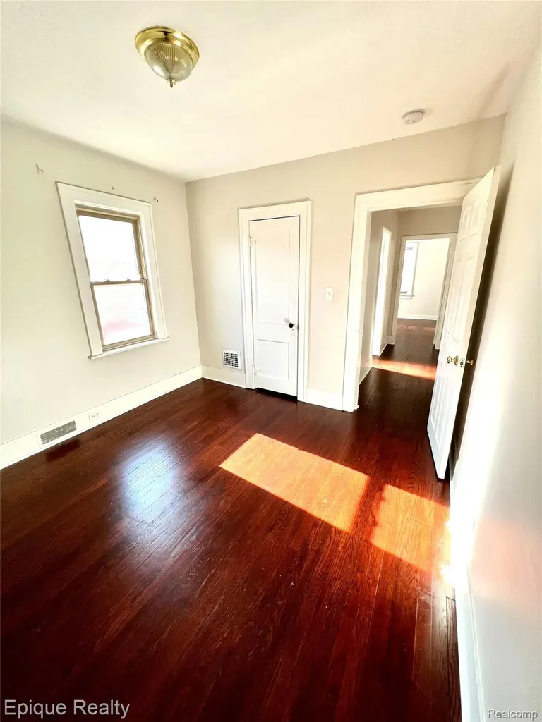 23231 Park Street Dearborn City MI 48124