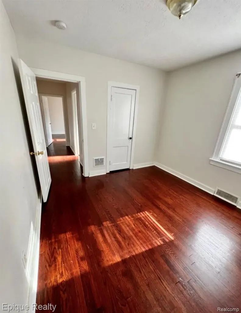 23231 Park Street Dearborn City MI 48124