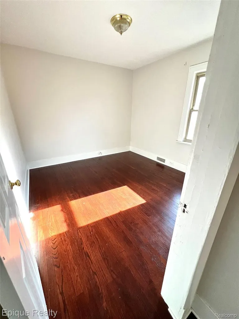 23231 Park Street Dearborn City MI 48124