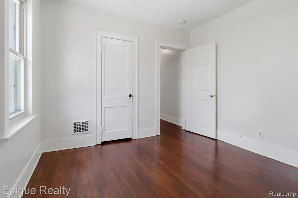 23231 Park Street Dearborn City MI 48124