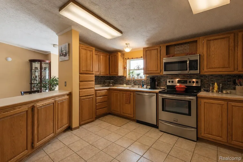 285 Madison Court White Lake Charter Township MI 48386