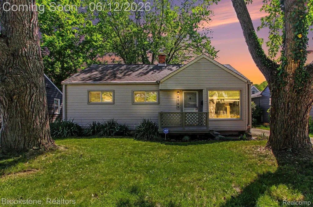 4142 Royal Avenue Berkley City MI 48072