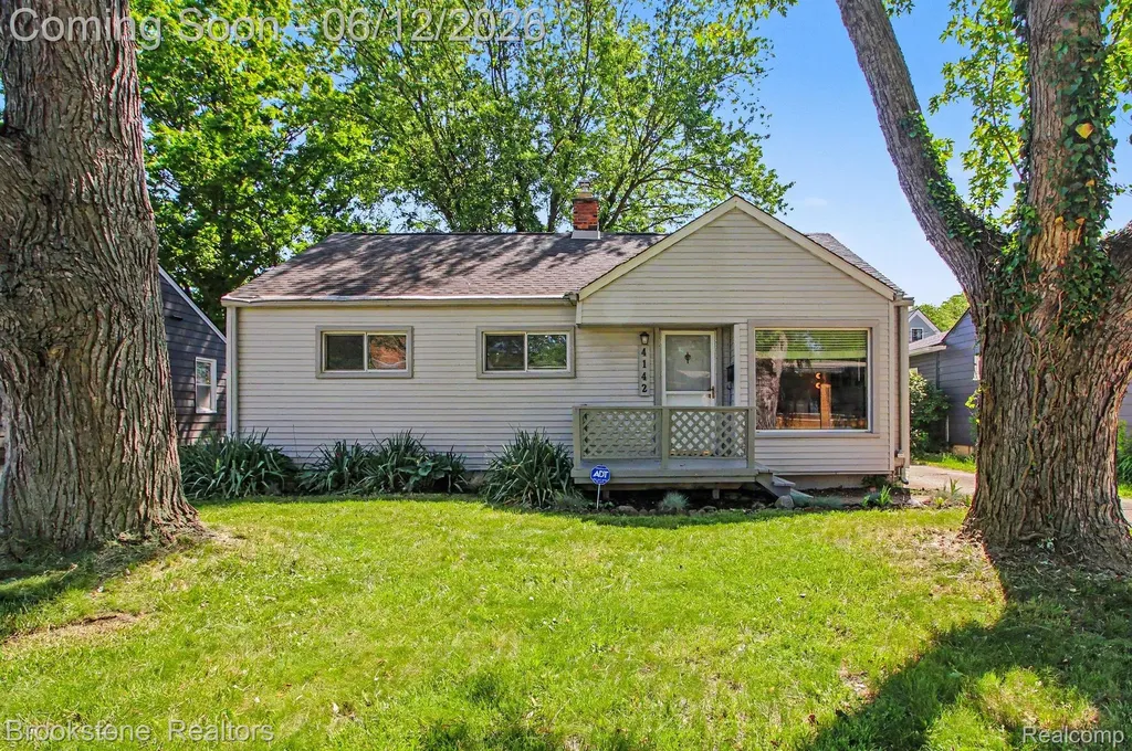 4142 Royal Avenue Berkley City MI 48072