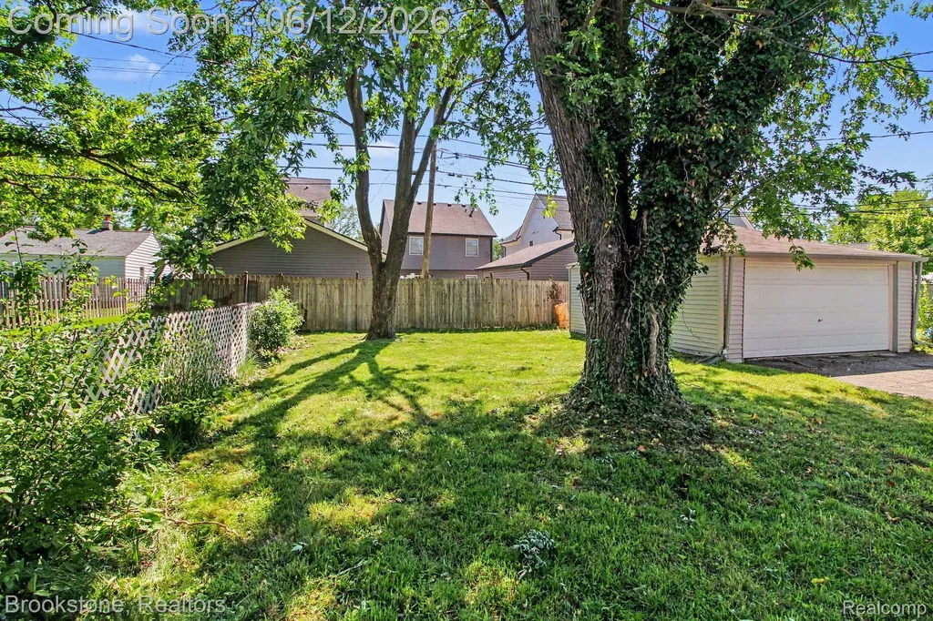 4142 Royal Avenue Berkley City MI 48072