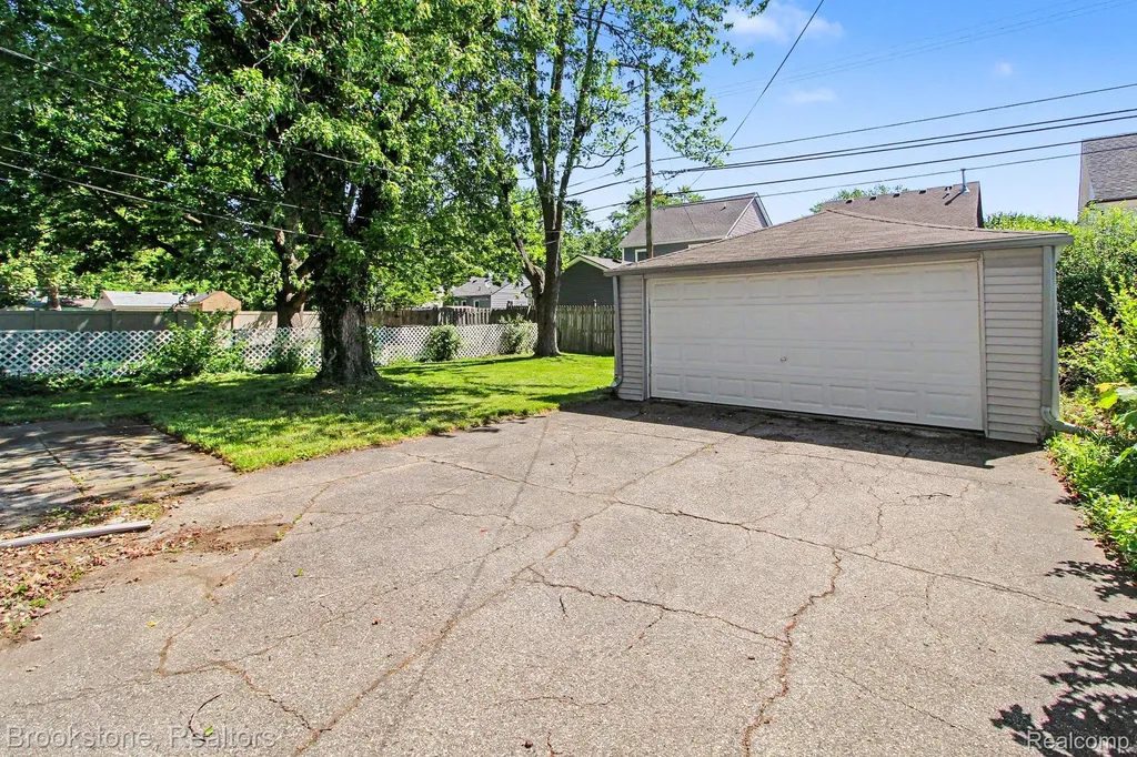 4142 Royal Avenue Berkley City MI 48072