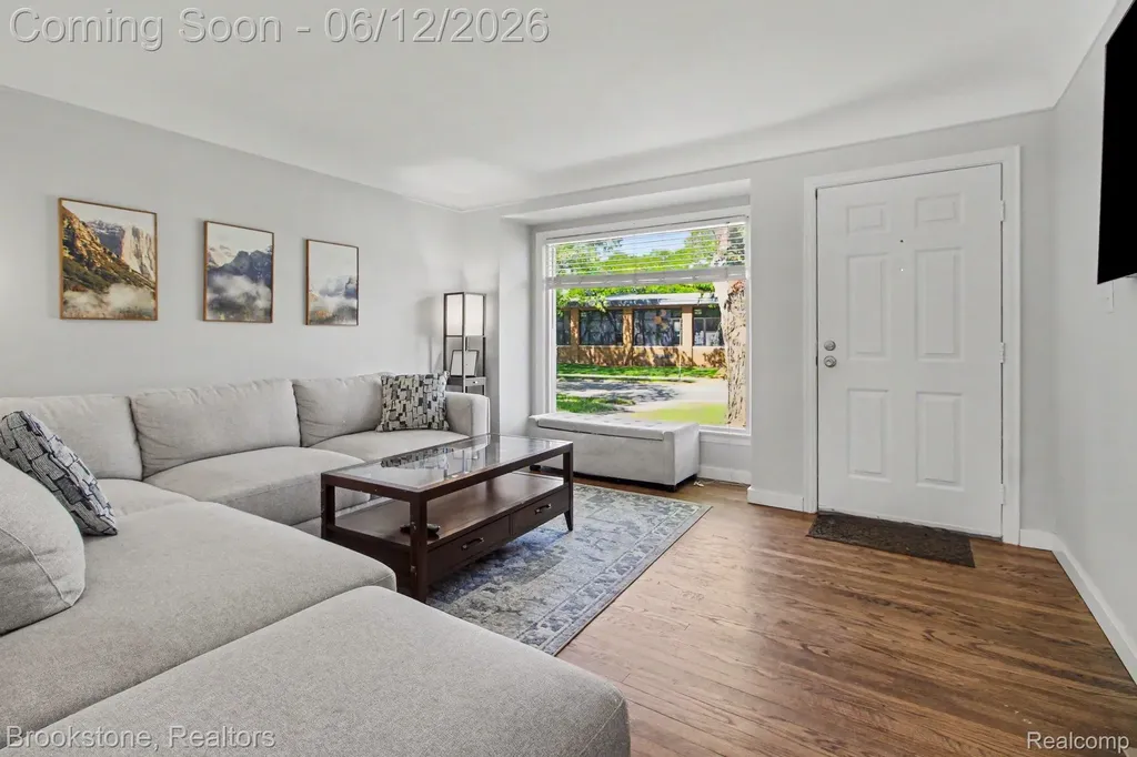 4142 Royal Avenue Berkley City MI 48072