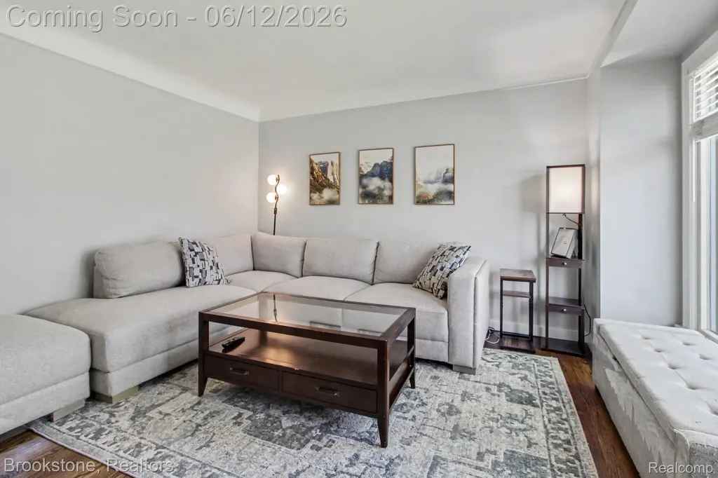 4142 Royal Avenue Berkley City MI 48072