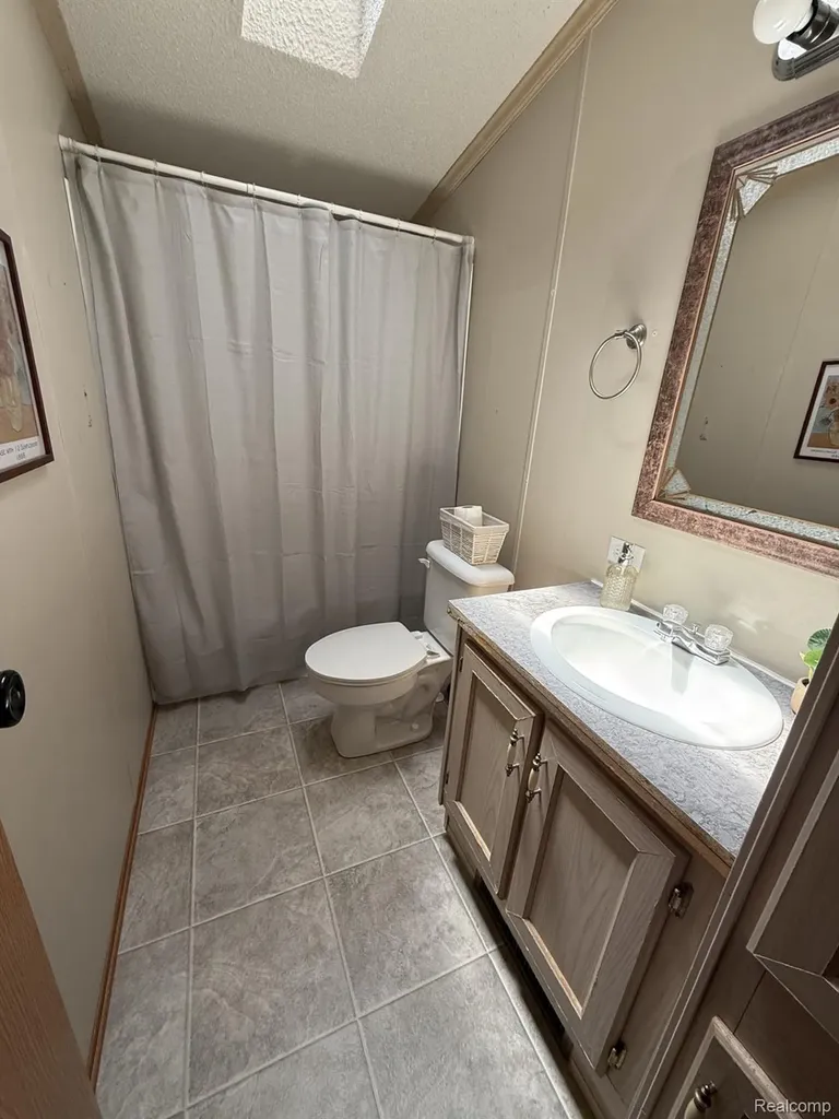 40 Bellwood Swartz Creek City MI 48473
