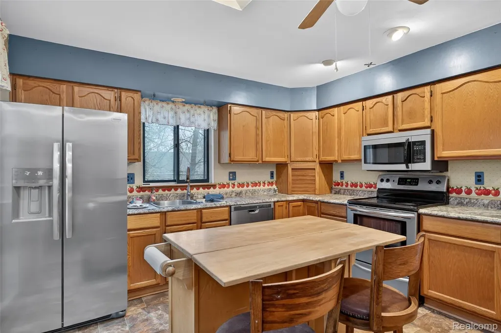 8360 Arlis Street Commerce Charter Township MI 48382