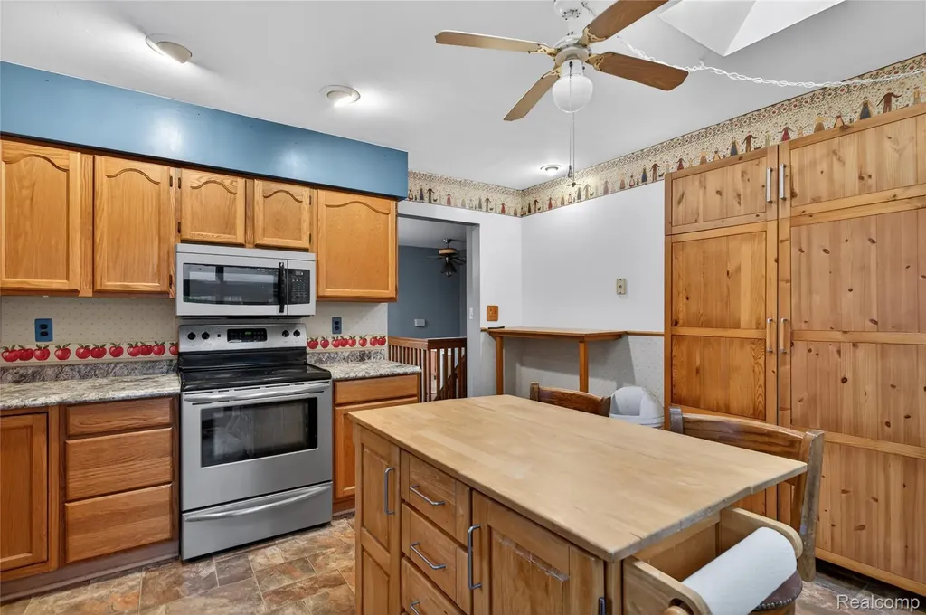 8360 Arlis Street Commerce Charter Township MI 48382