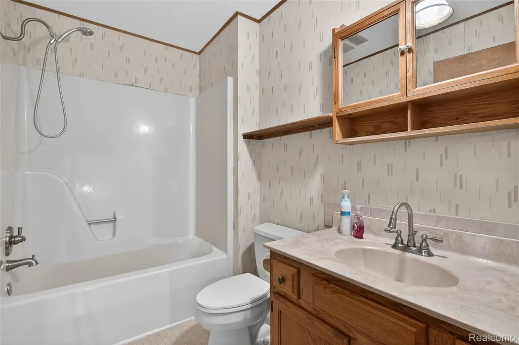 8360 Arlis Street Commerce Charter Township MI 48382